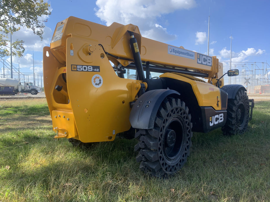 2020 JCB 509-42 Canopy, Solid Tires, Work Lights, Beacon, Aux Hydraulics, Back up Alarm, Lifting Eye, ES Decals