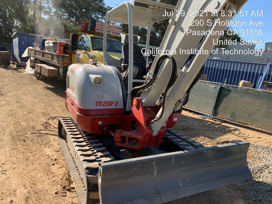 2021 TAKEUCHI TB250-2