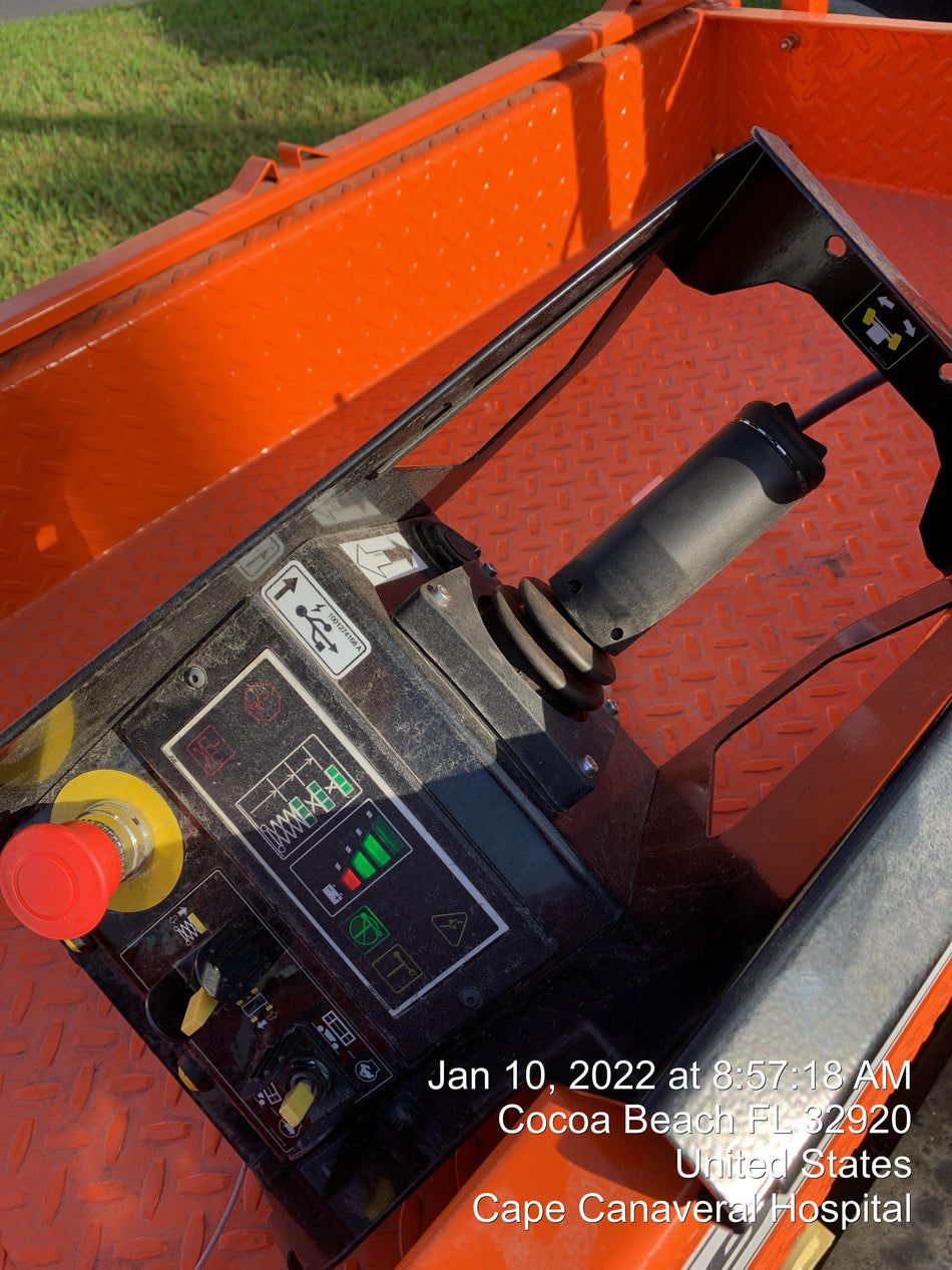 2021 JLG ES1932
