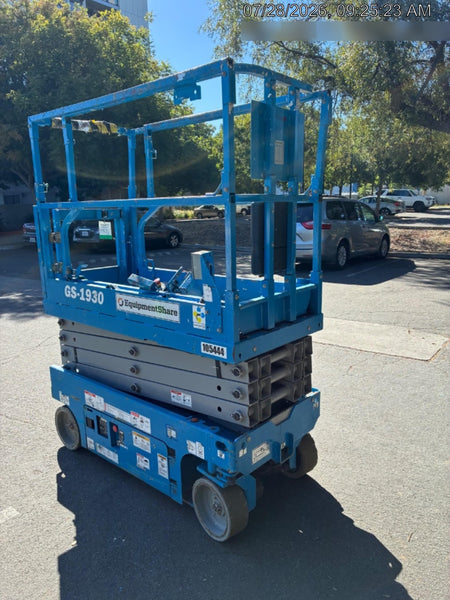 2020 Genie GS-1930 Solid Non Marking Tires, Beacon, Folding rails with half height swing gate, 800W Inverter