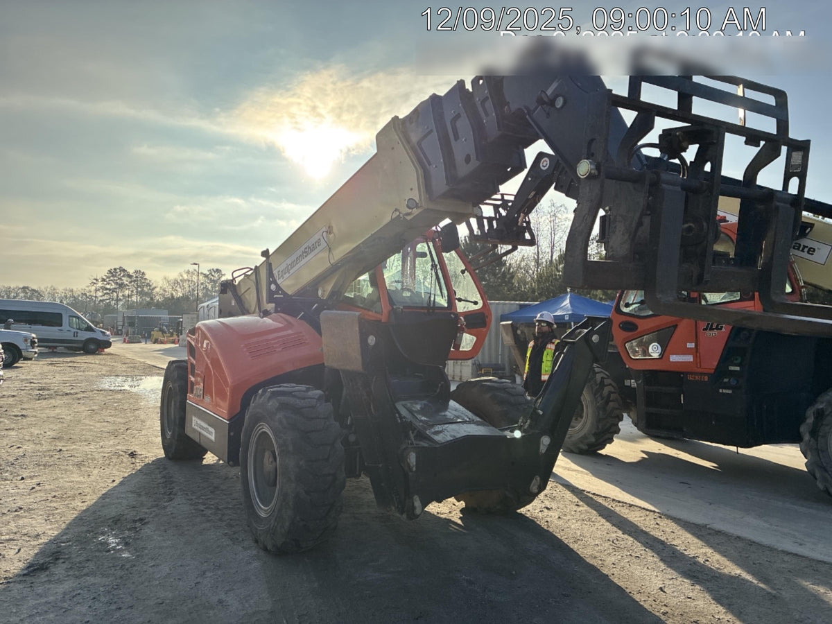 2021 JLG 1075