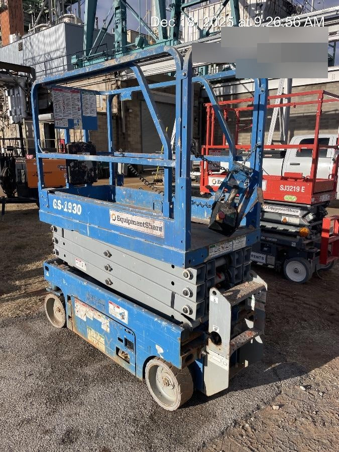 2019 Genie GS-1930 Fixed rails with chain Entry
