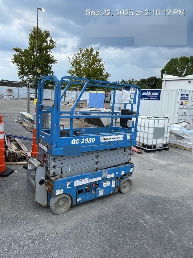 2020 Genie GS-1930 Solid Non Marking Tires, Beacon, Folding rails with half height swing gate