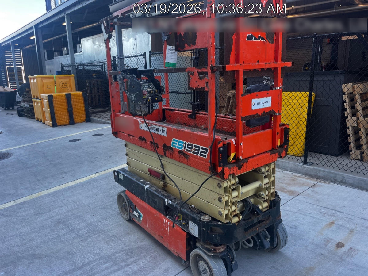2021 JLG ES1932