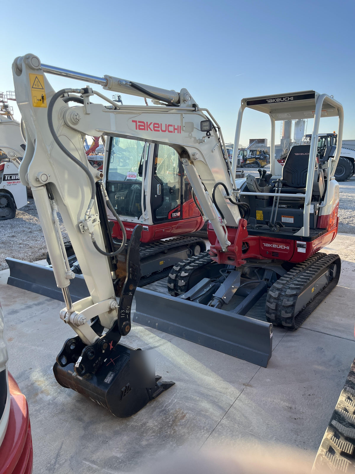 2024 TAKEUCHI TB235-2RA