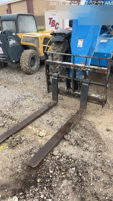 2018 Genie GTH-844 Genie GTH-844 w/ROPS, Work Lights, Solid Tires, RH Cab Mesh, Beacon, 60" Carriage and Forks