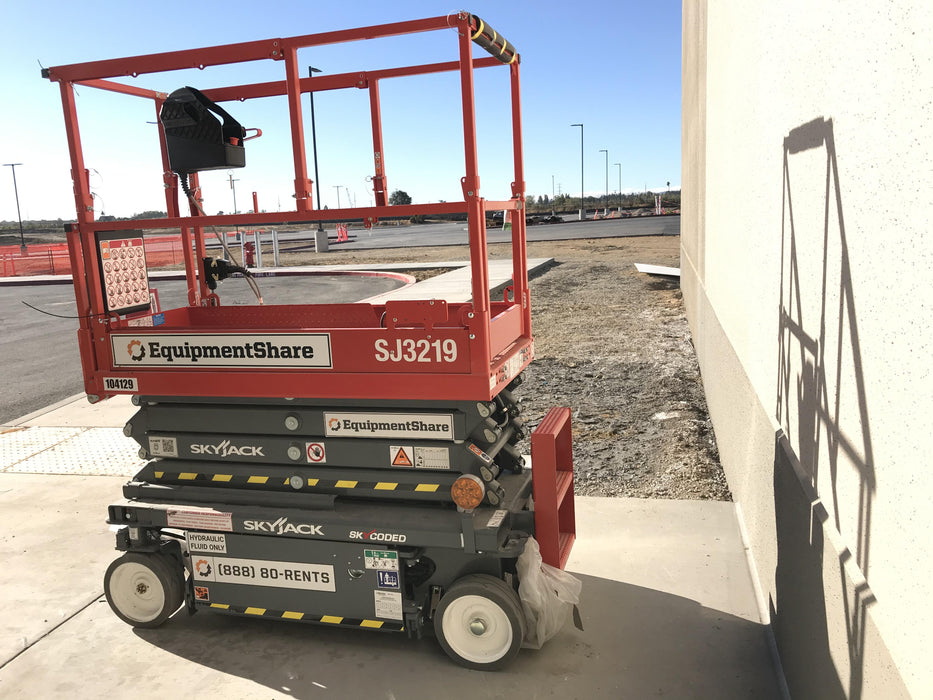 2020 Skyjack SJIII-3219 Solid NM Tires, Half height spring hinged entry gate, Dual Beacons, 800W Inverter