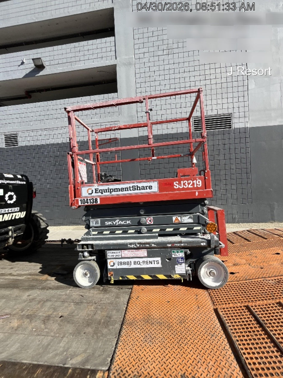 2020 Skyjack SJIII-3219 Solid NM Tires, Half height spring hinged entry gate, Dual Beacons, 800W Inverter