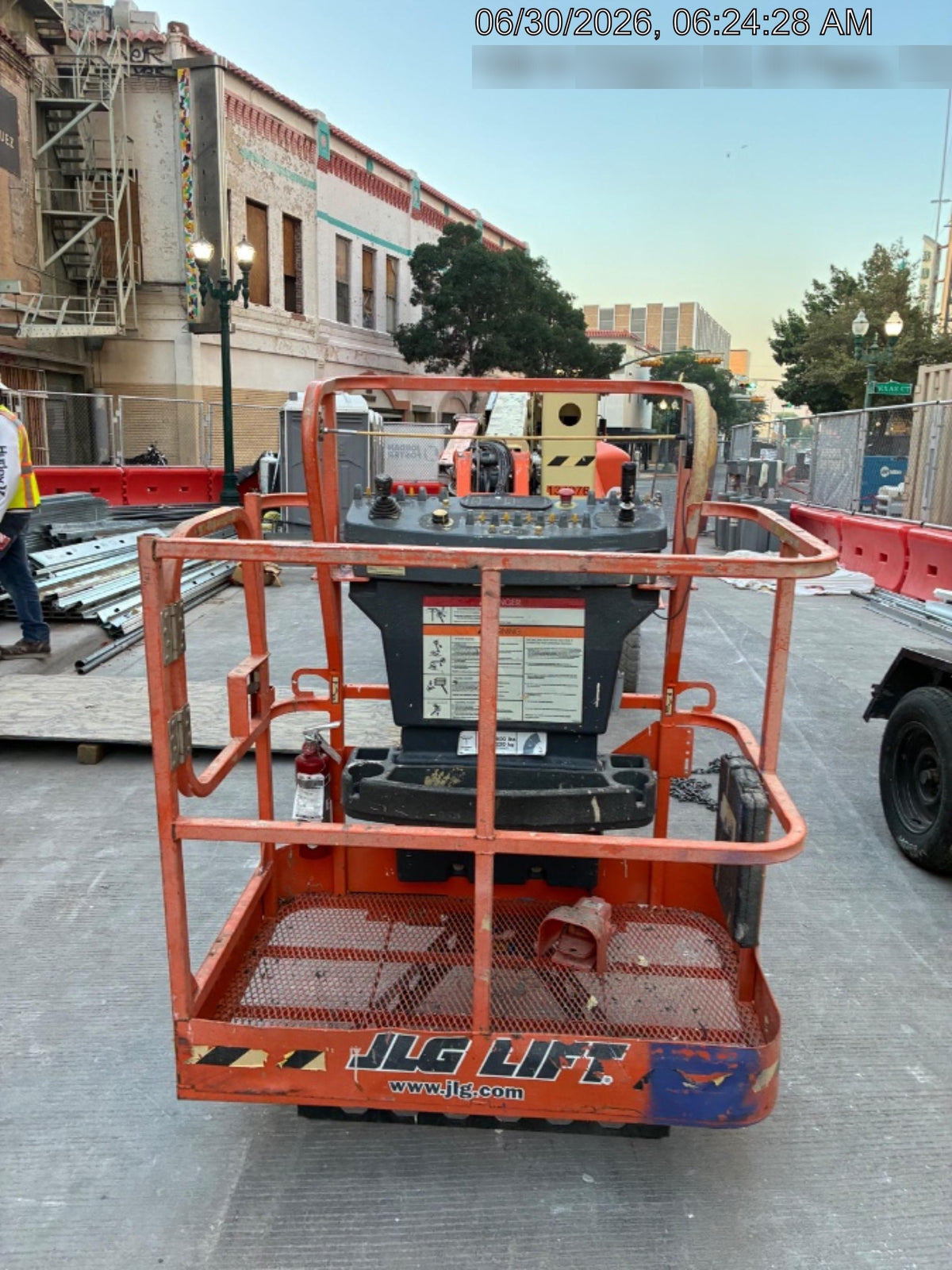 2021 JLG E400AJP Narrow