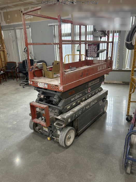 2018 Skyjack SJIII-3219 Skyjack SJIII3219 Scissor Lift w/Trojan Batteries