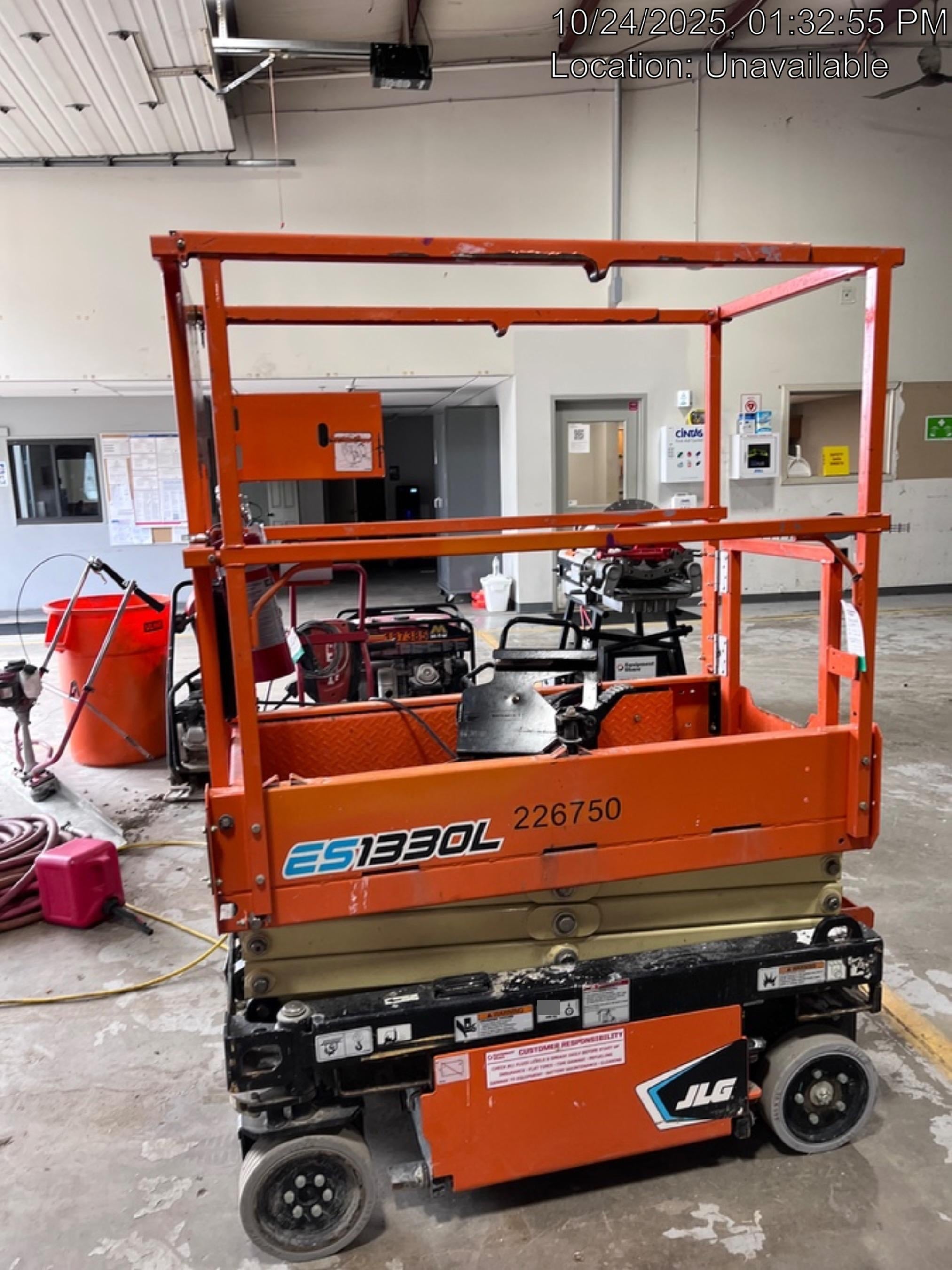 2022 JLG ES1330L