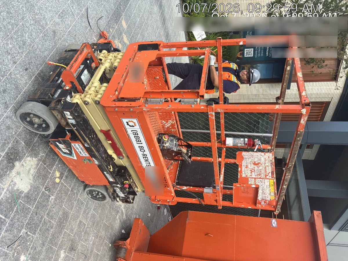 2021 JLG ES1330L