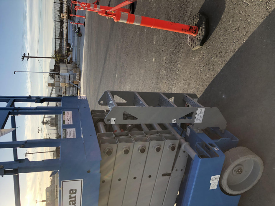 2019 Genie GS-4047 Folding rails with half height swing gate, 800W Inverter