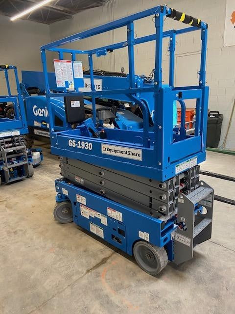 2020 Genie GS-1930 Solid Non Marking Tires, Beacon, Folding rails with half height swing gate, 800W Inverter