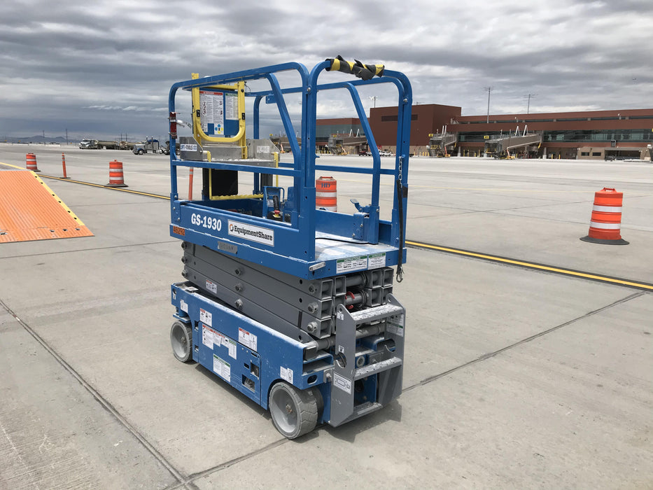 2019 Genie GS-1930 Fixed rails with chain Entry