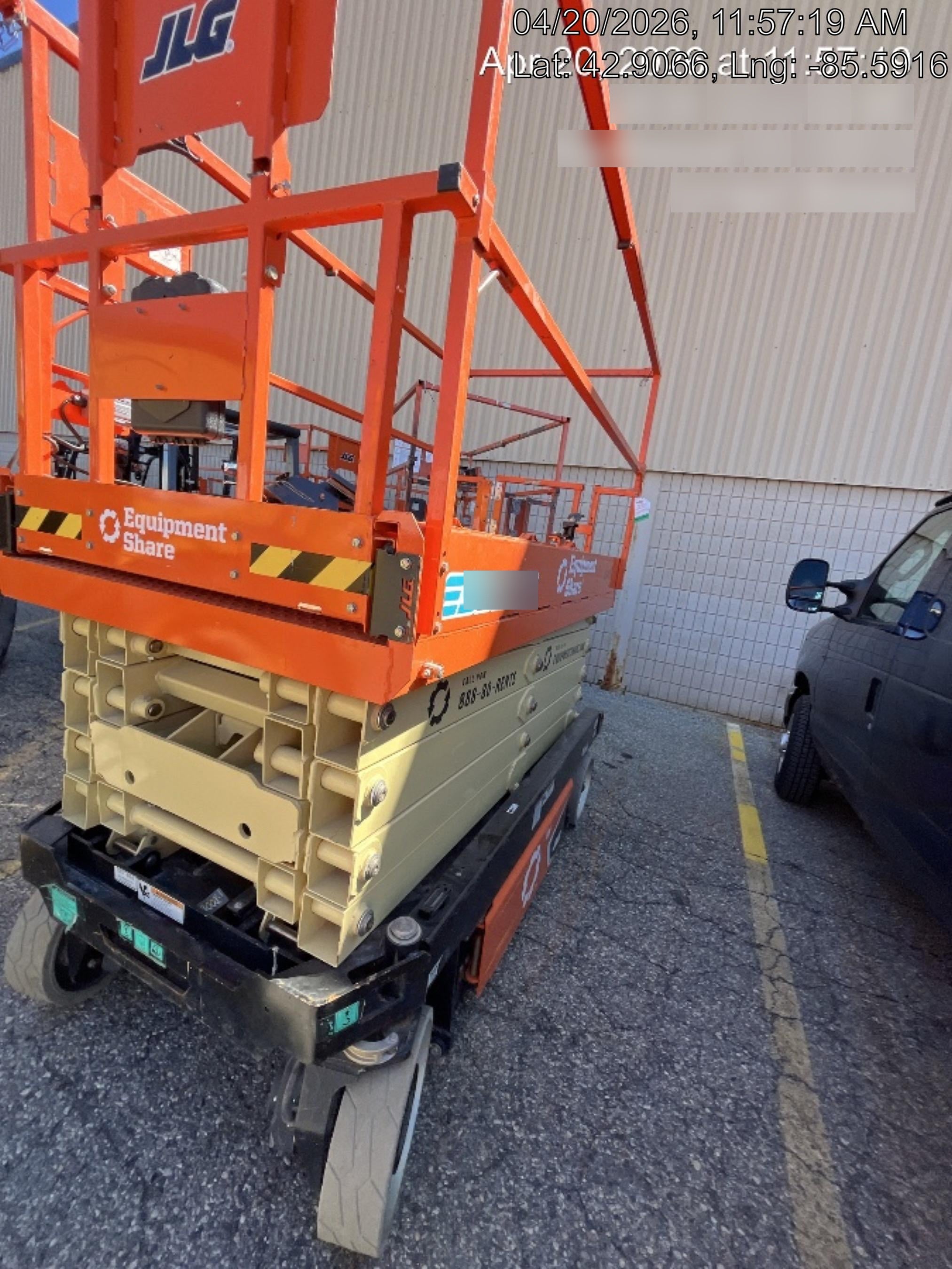 2022 JLG ES3246