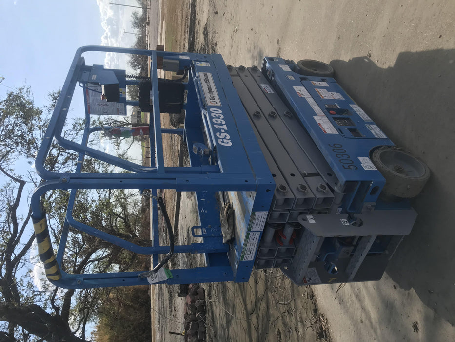 2019 Genie GS-1930 Fixed Rails with Chain Entry