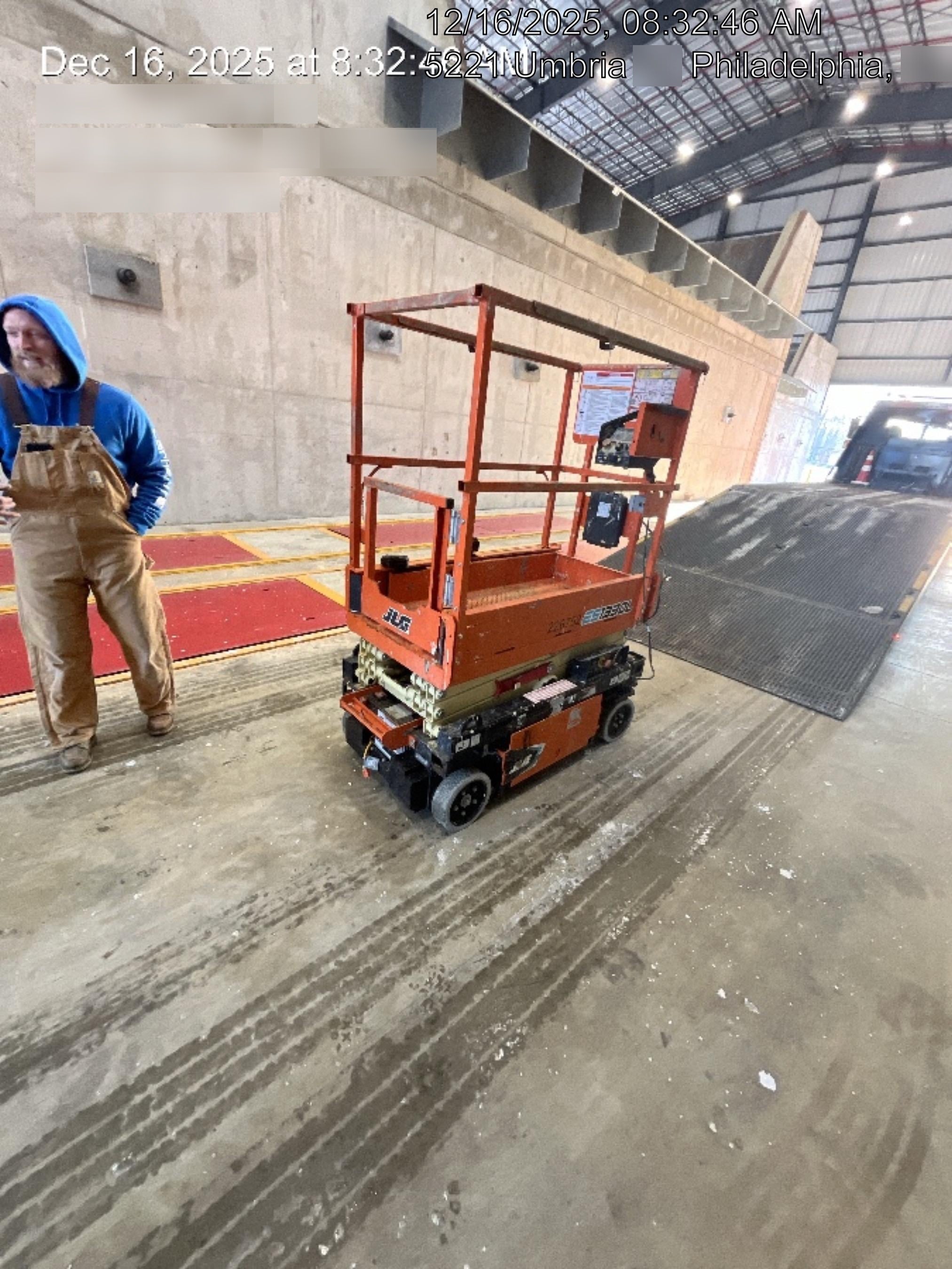 2022 JLG ES1330L