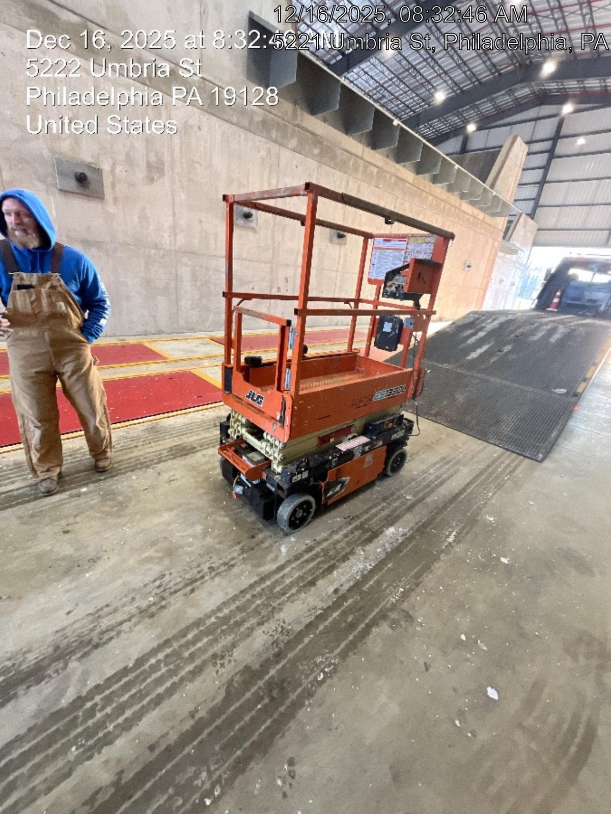 2022 JLG ES1330L