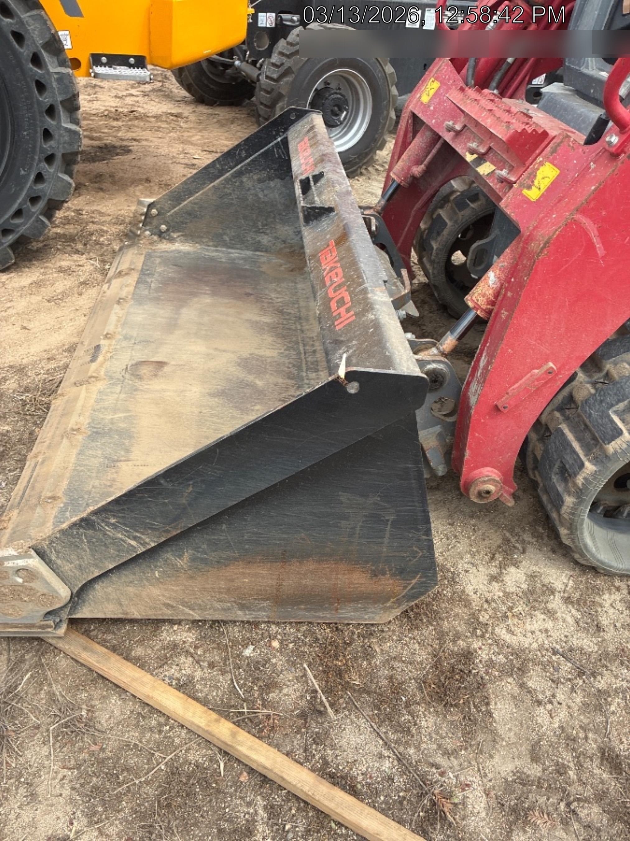 2025 TAKEUCHI 76" Smooth Bucket - Takeuchi