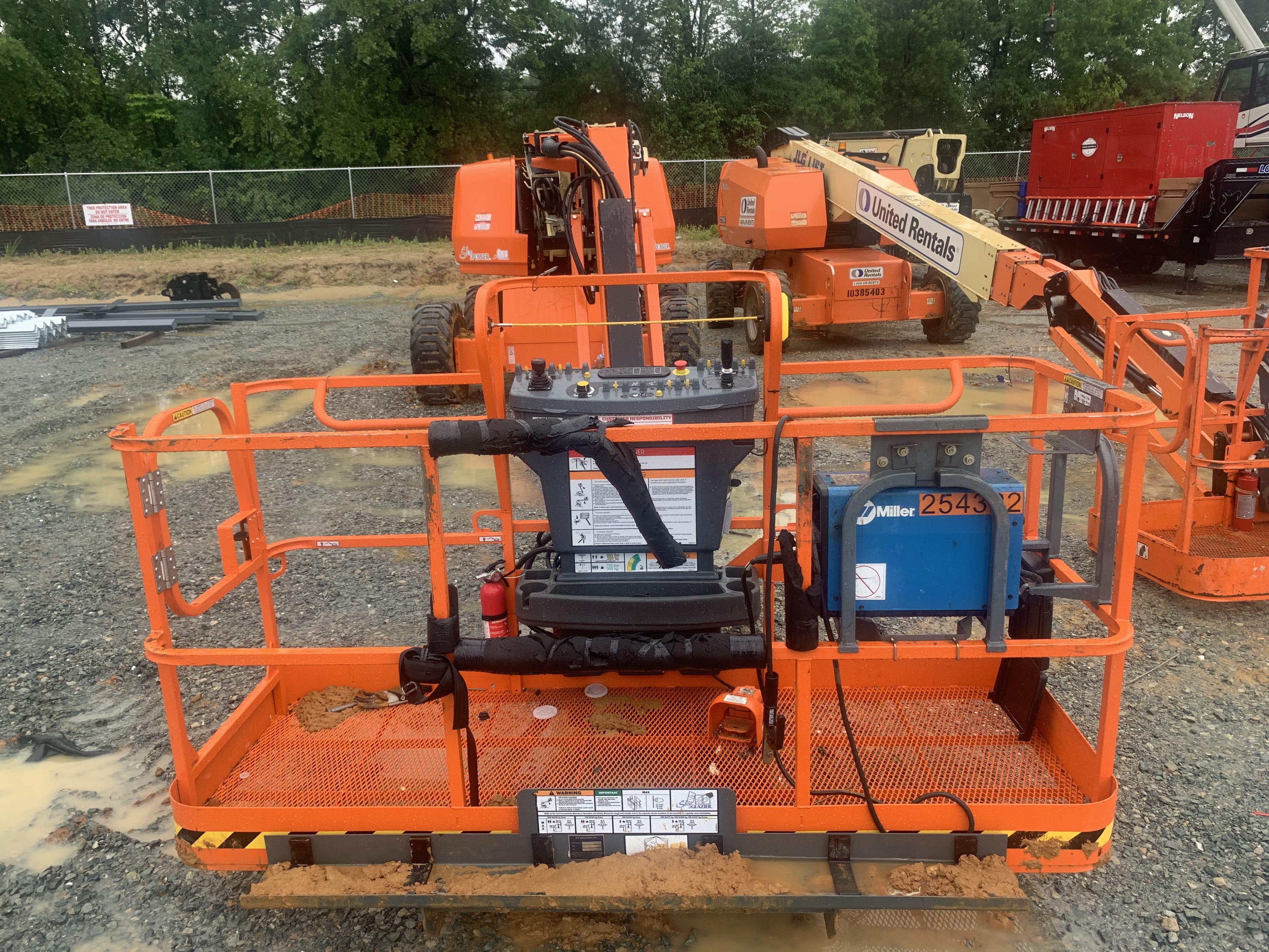 2023 JLG 660SJ