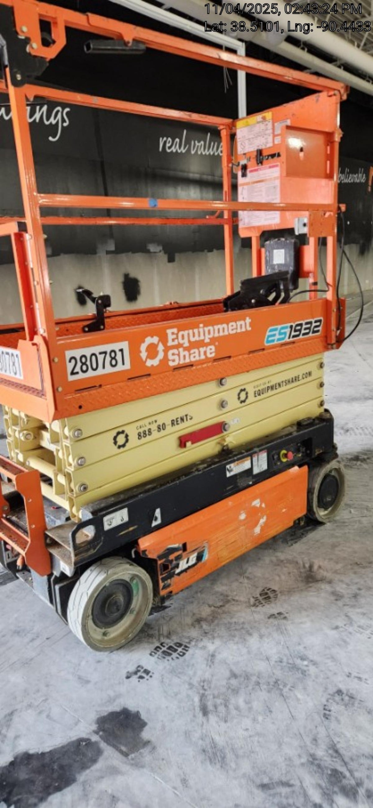 2022 JLG ES1932