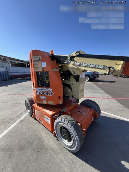 2019 JLG E300AJP