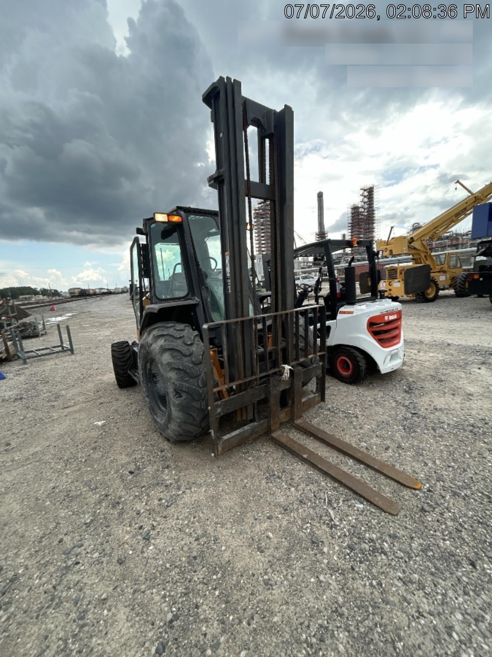2021 CASE 586H
