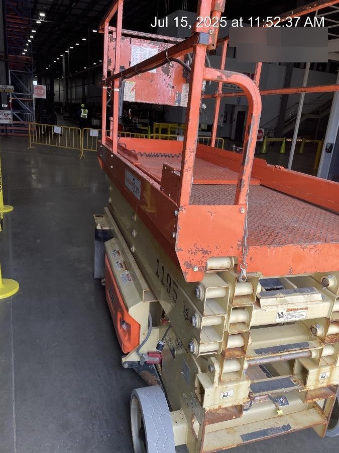 2016 JLG 3246ES