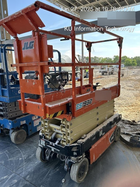 2021 JLG ES1932