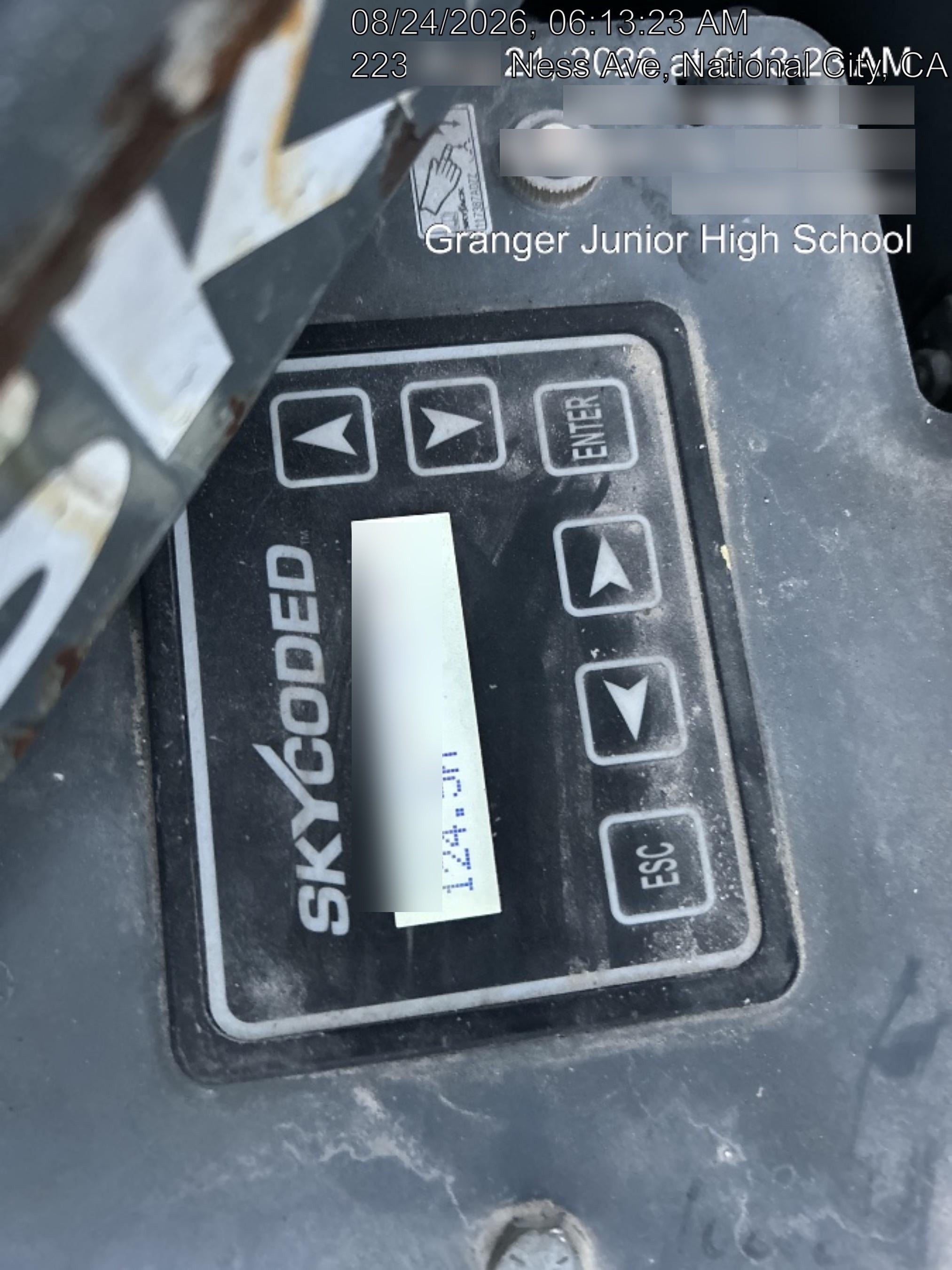 2020 Skyjack SJIII-3219 Solid NM Tires, Half height spring hinged entry gate, Dual Beacons, 800W Inverter