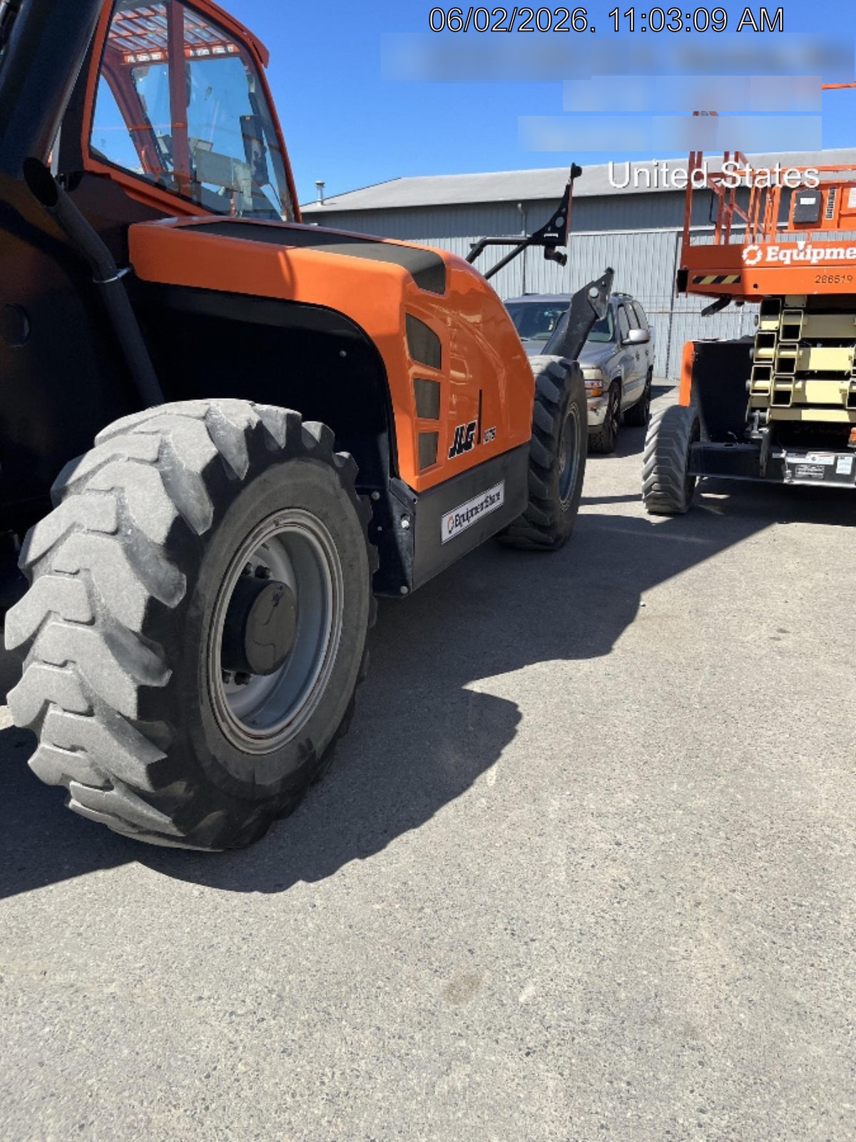 2022 JLG 1075