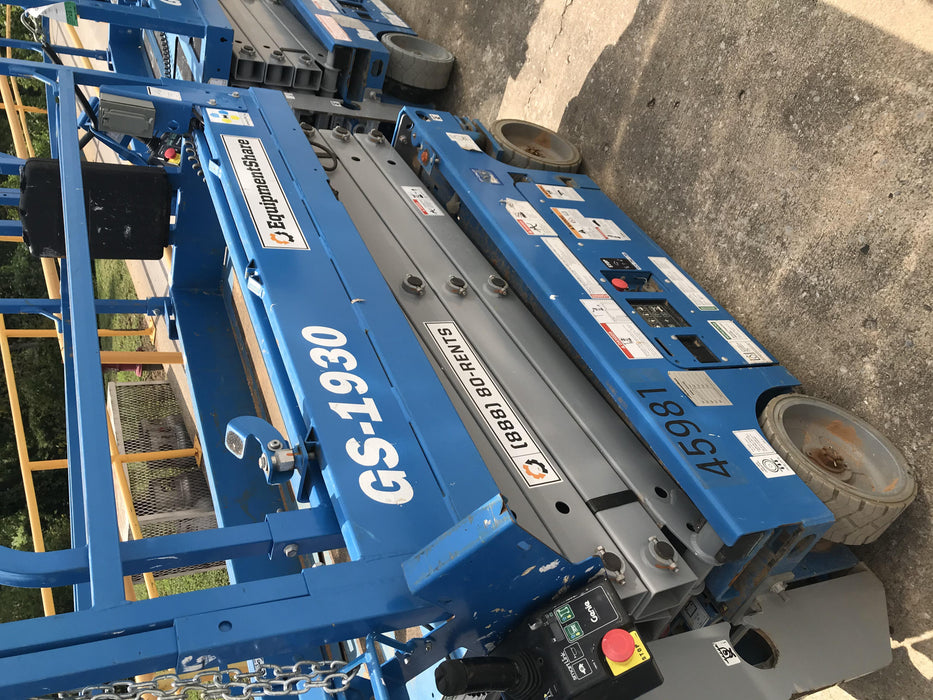 2019 Genie GS-1930 Fixed rails with chain Entry