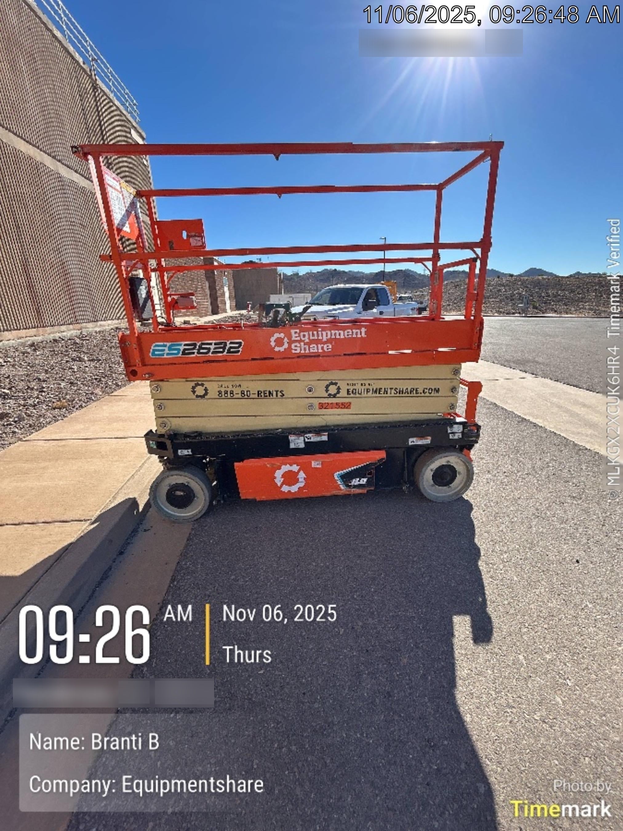 2023 JLG ES2632