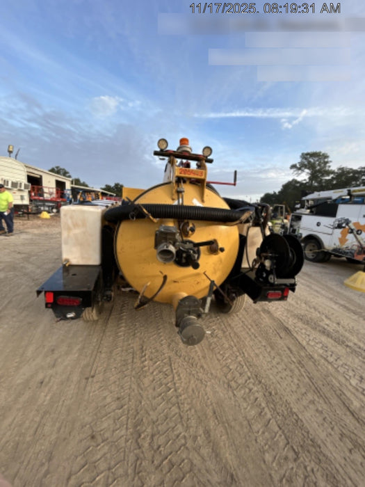 2022 Vac-Tron LP573XDT T4 Koehler Diesel Engine, 500 Gallon Debris Tank, x2 100 Gallon Water Tanks