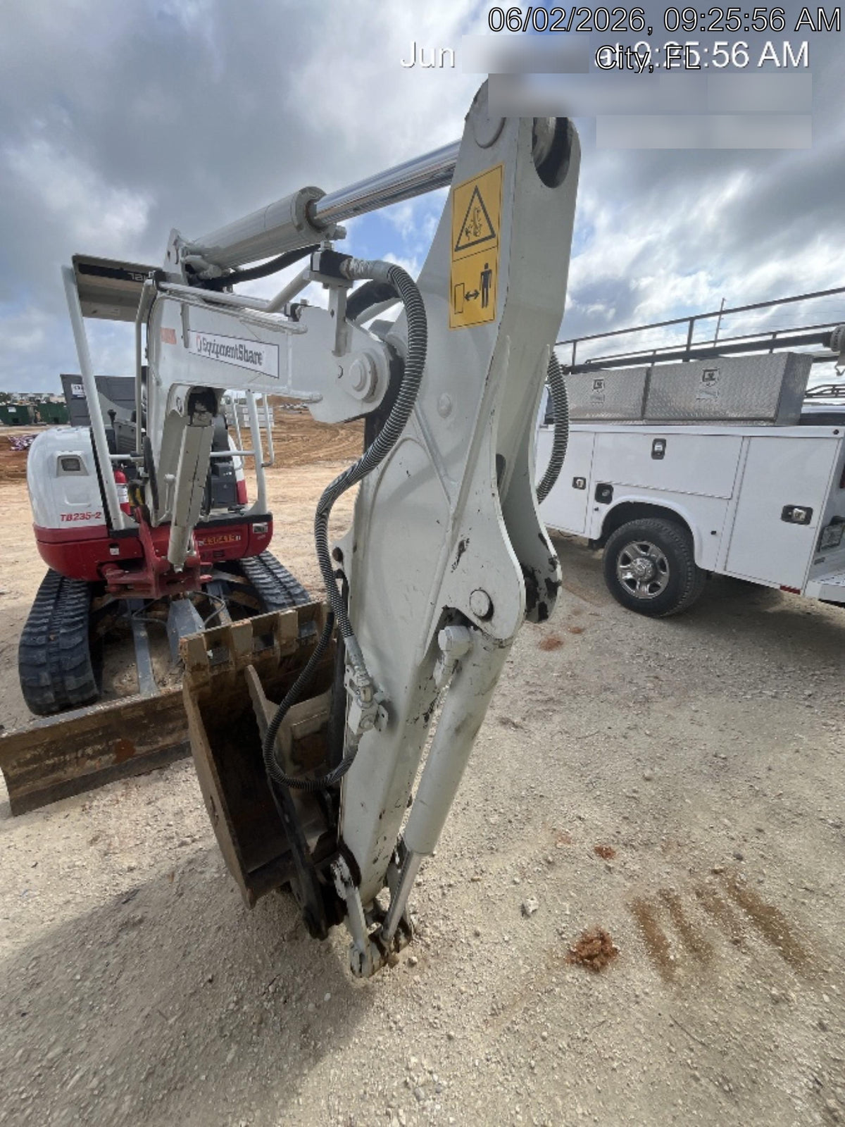 2024 TAKEUCHI TB235-2R