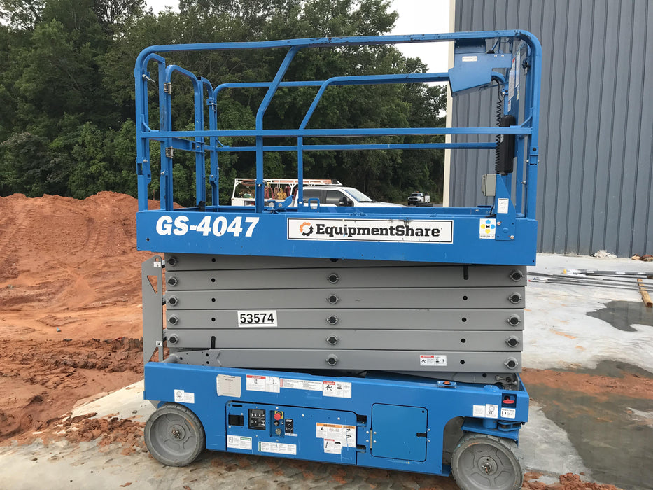 2019 Genie GS-4047 Folding rails with half height swing gate