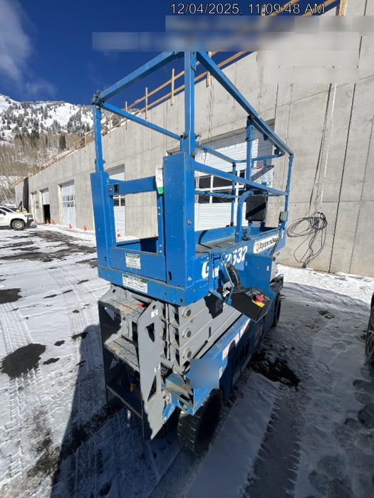2019 Genie GS-2632 Folding rails with half height swing gate