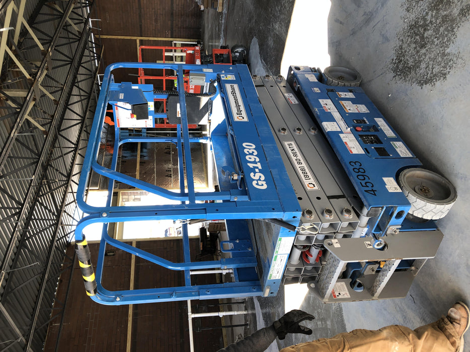 2019 Genie GS-1930 Fixed rails with chain Entry