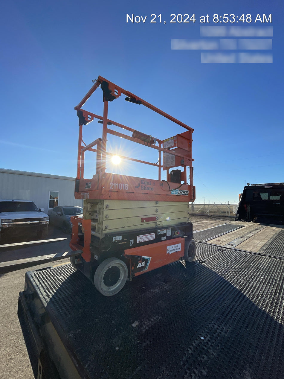 2022 JLG ES1932
