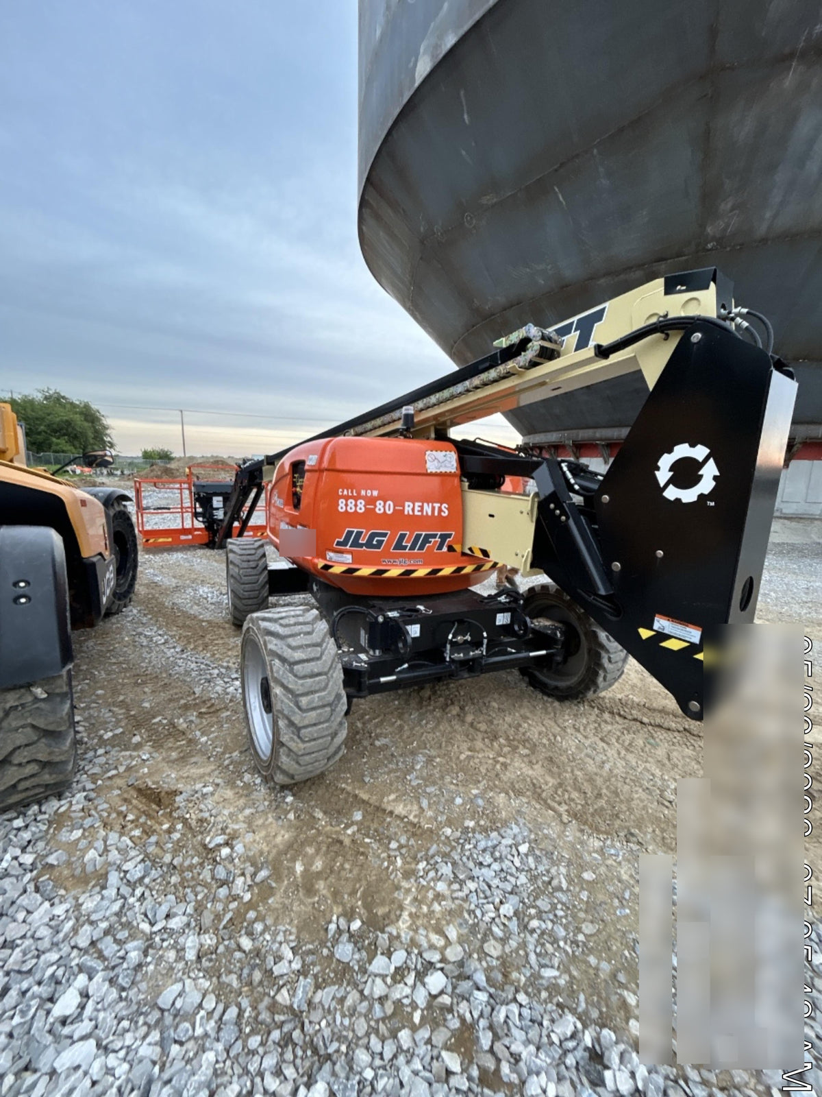 2025 JLG 600AJ