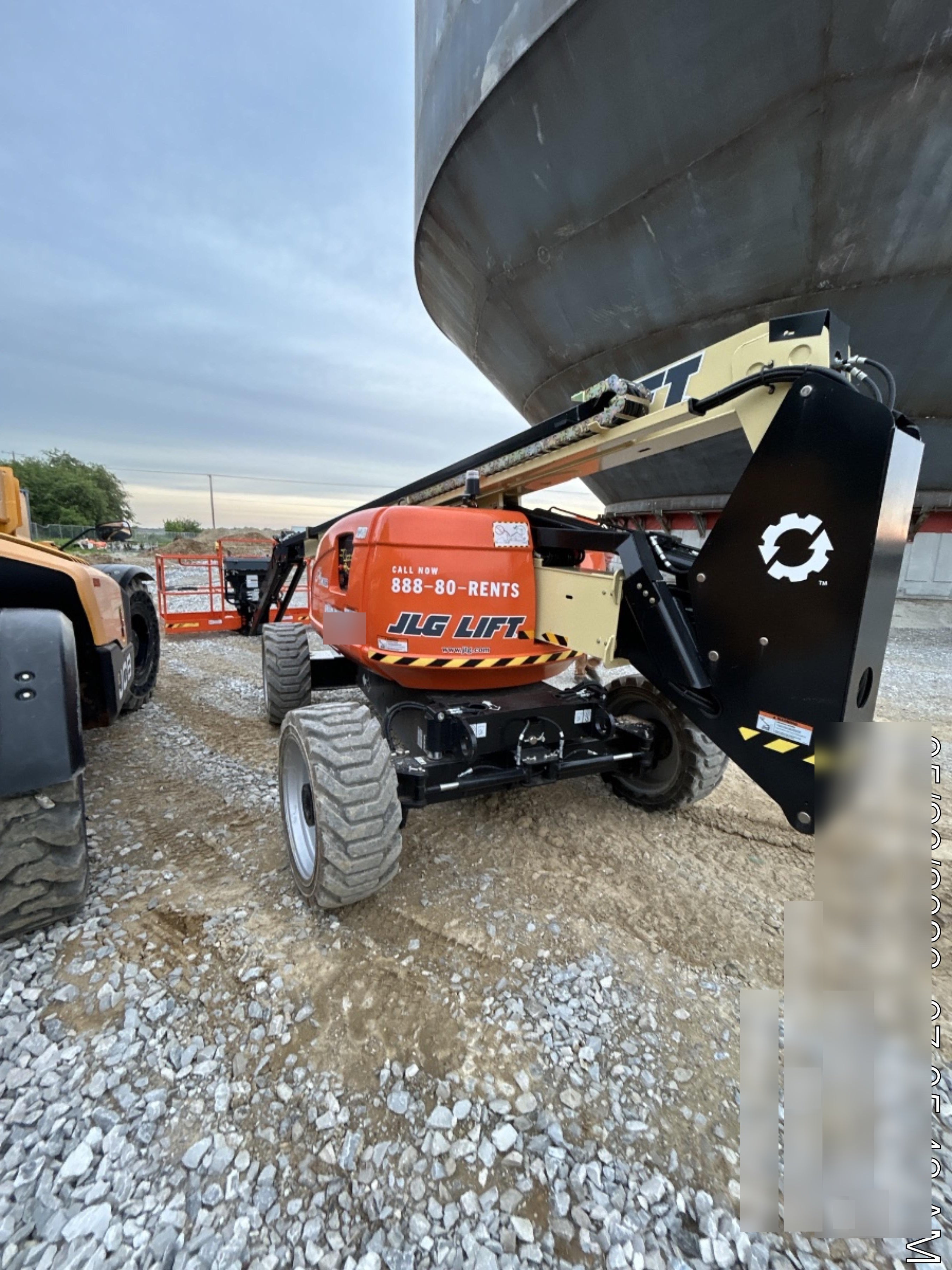 2025 JLG 600AJ