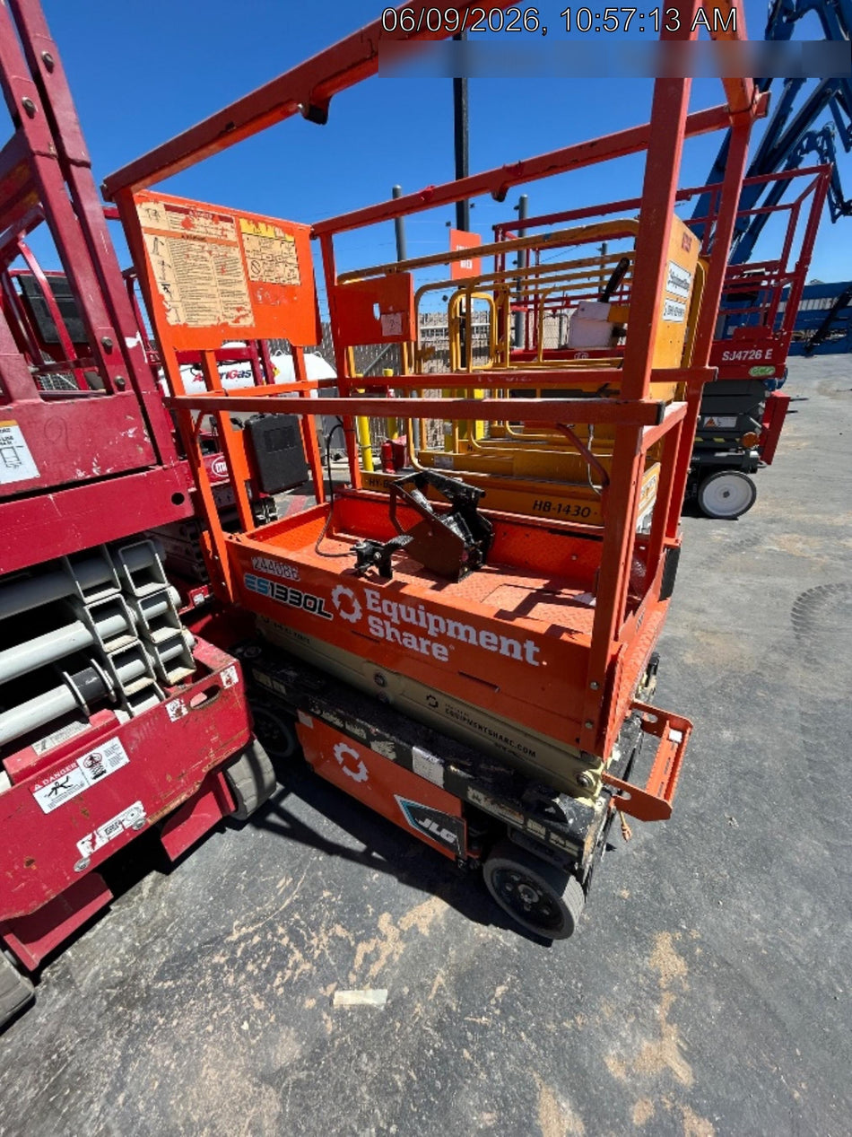 2022 JLG ES1330L