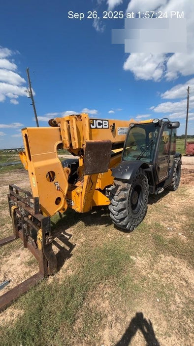 2019 JCB 512-56 109 HP w/CAB/HVAC, Beacon, Aux Hydraulics, Worklights, Solid Tires w/60" Carriage/Forks