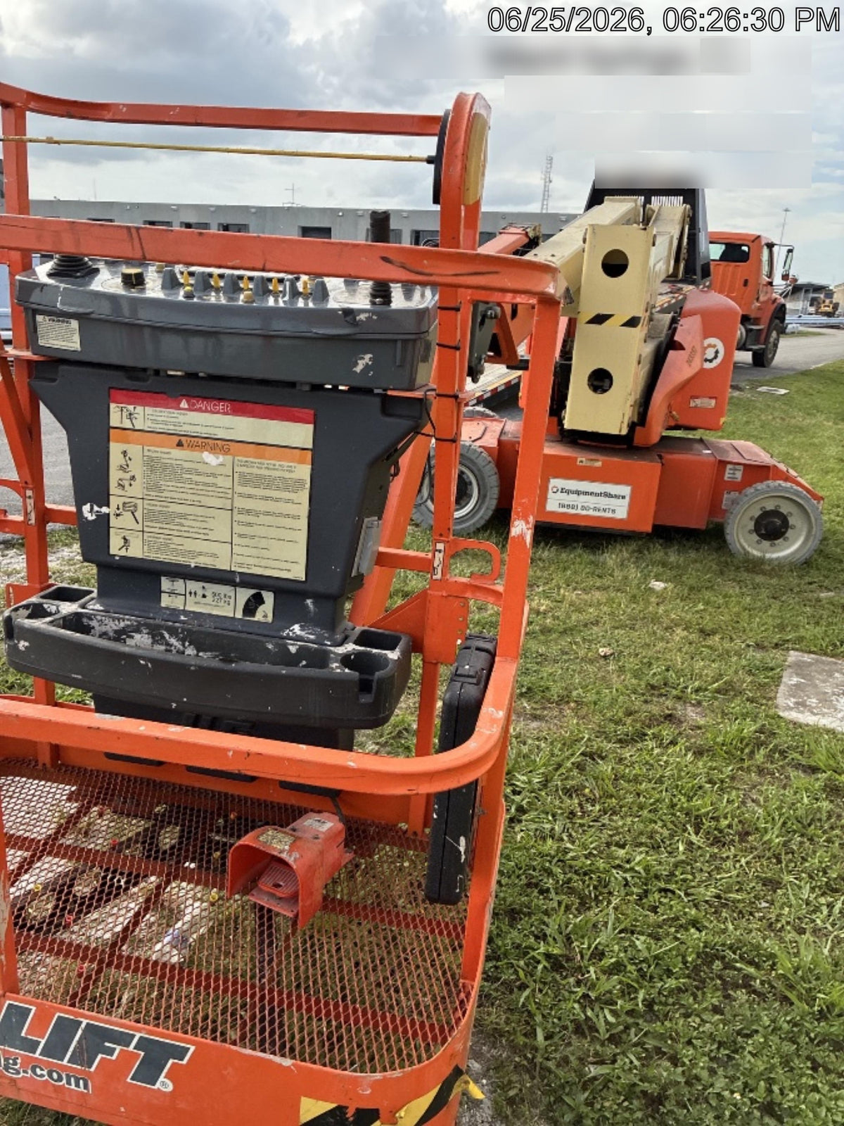 2022 JLG E400AJP Narrow