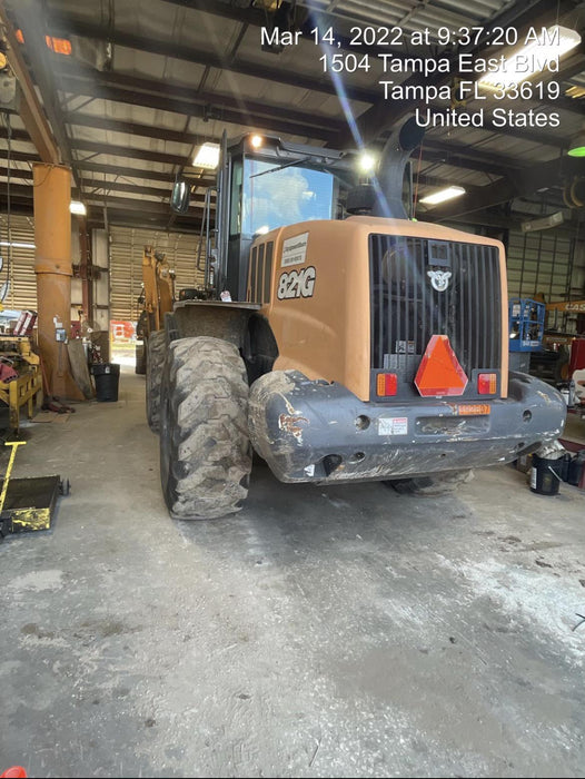 2017 Case 821G CLOSED CAB, JRB 418 STYLE HYD COUPLER