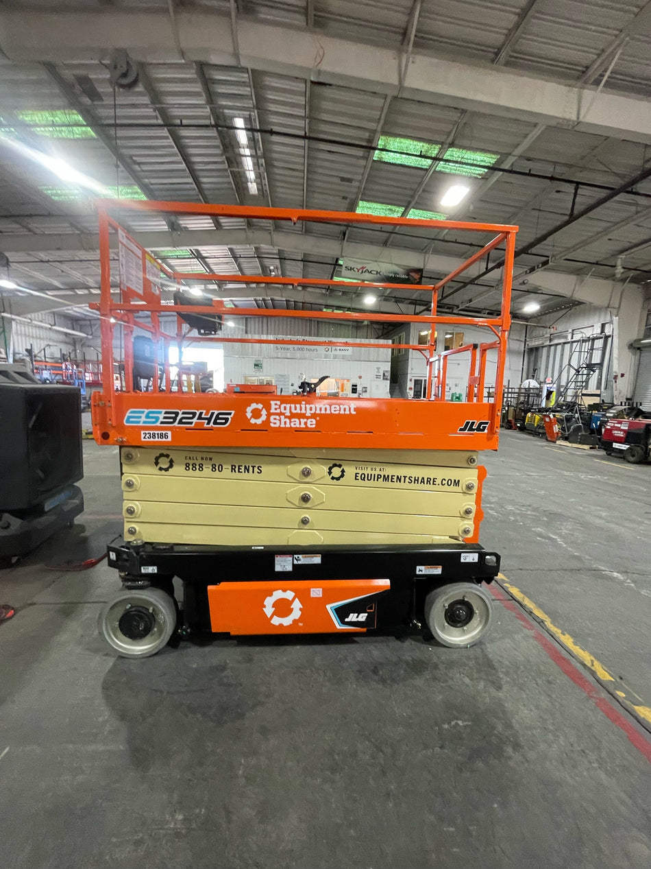 2022 JLG ES3246