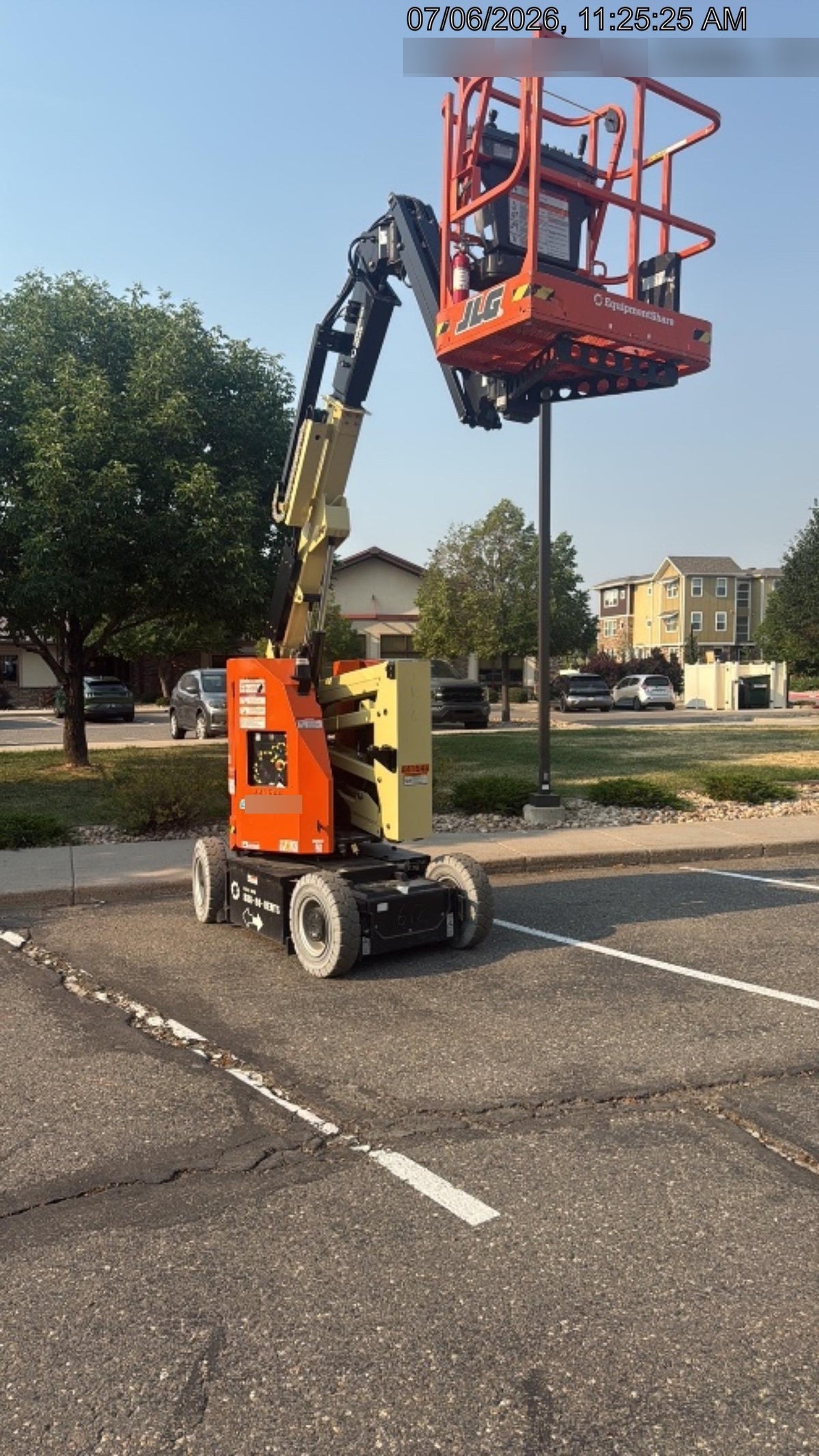 2024 JLG E300AJP