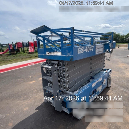 2019 Genie GS-4047 Folding rails with half height swing gate