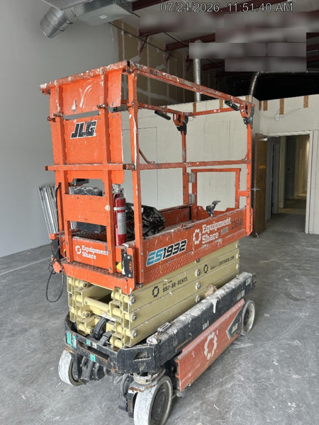 2022 JLG ES1932